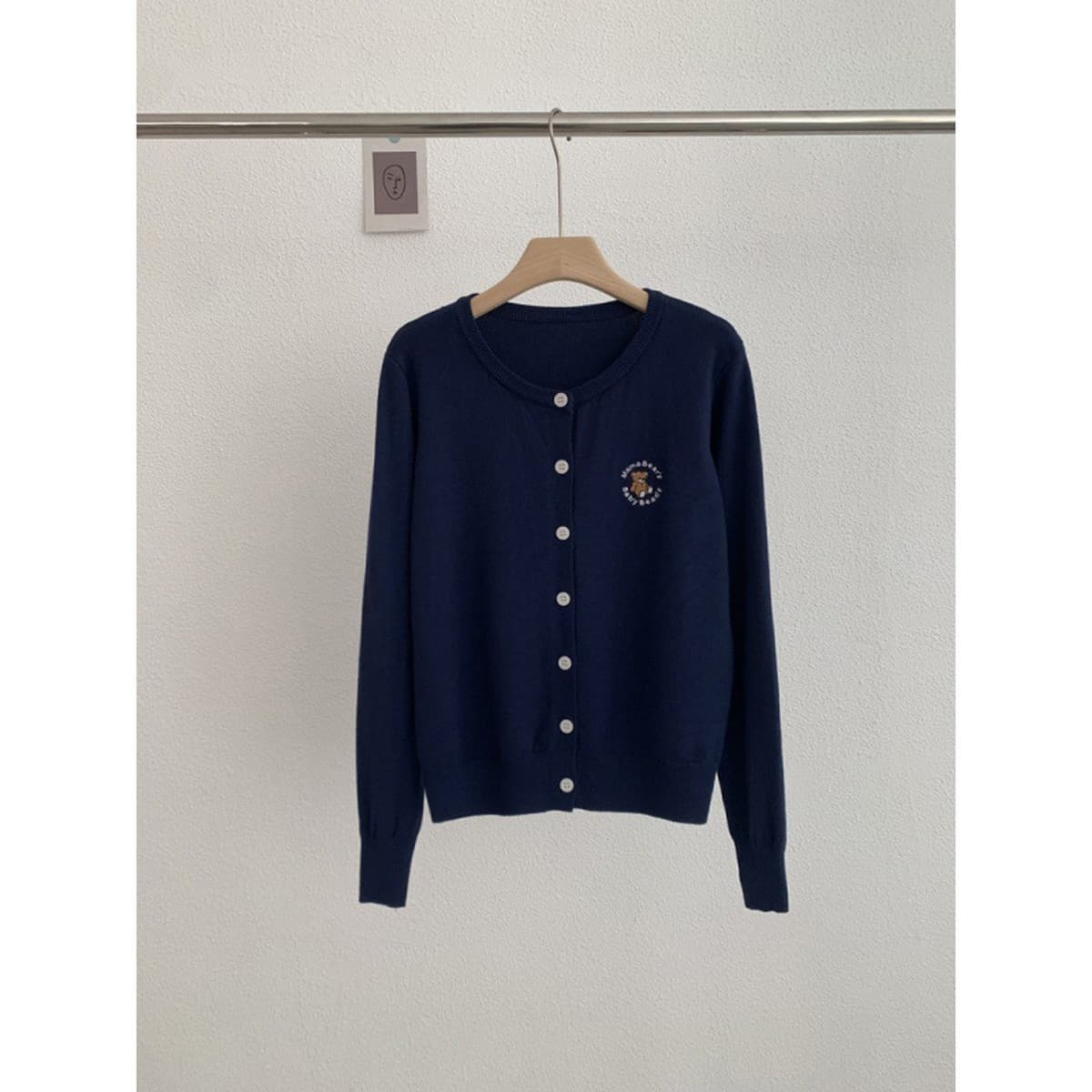 Мягкий и восковой вязаный кардиган с вышивкой медведя и длинными рукавами для женщин, ранняя осень, новый стиль, утягивающий...