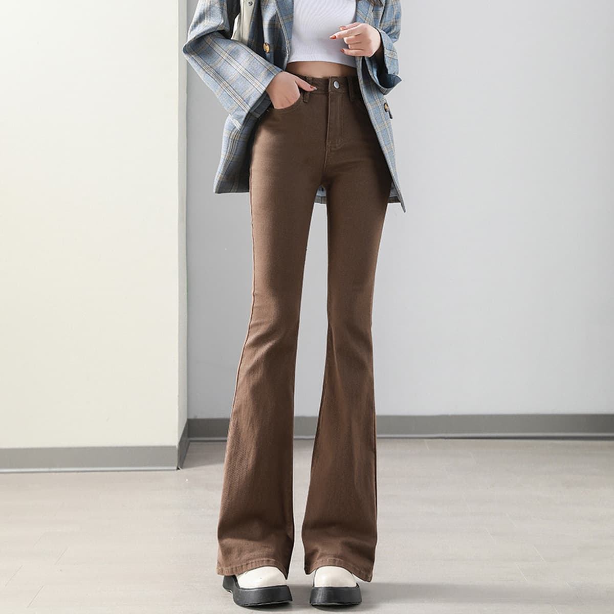 Белые расклешенные джинсы на флисовой подкладке для женщин, осень-зима 2025, новые популярные утягивающие брюки-клеш с...