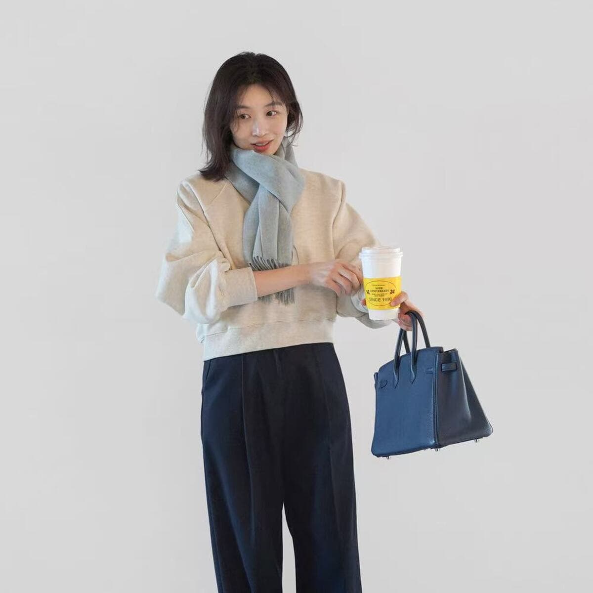 Женская толстовка, новинка 2025 года, модная модная стильная весенне-осенняя флисовая утолщенная короткая миниатюрная серая...