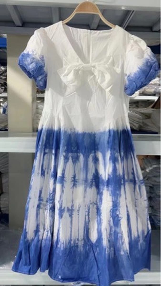 Подходит для маленького человека Платье с красками у моря