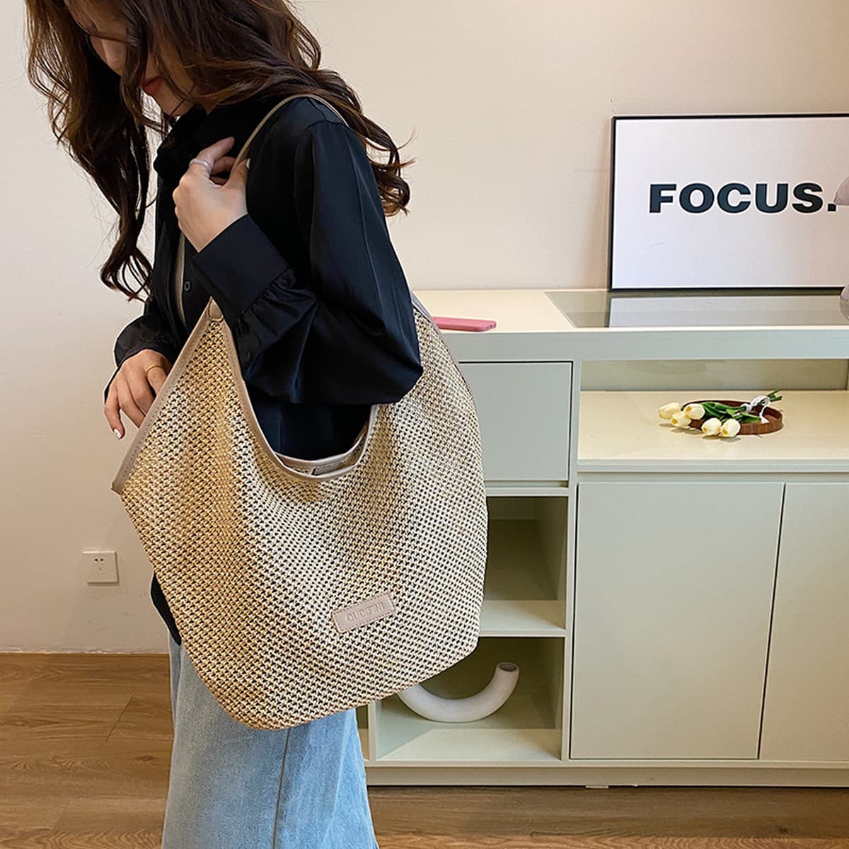 Плетеная сумка из соломы 2025 года для женщин, универсальная и модная корейская нишевая сумка-ведро через плечо, простая...