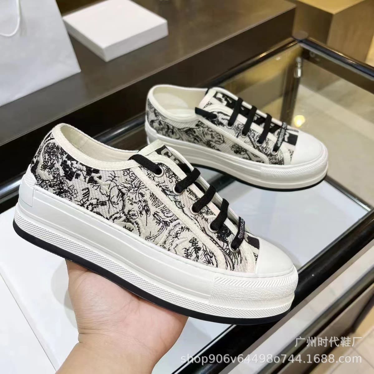 Женские парусиновые туфли с вышивкой D, новинка 2024, белые туфли на шнуровке со знаменитостями в Интернете, повседневные...