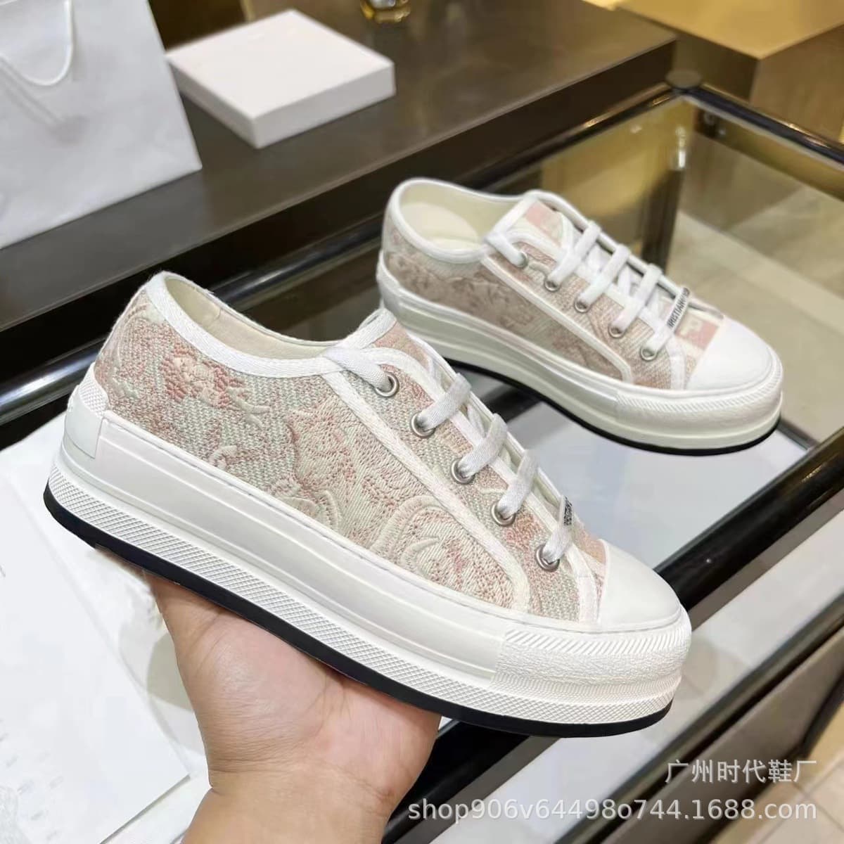 Женские парусиновые туфли с вышивкой D, новинка 2024, белые туфли на шнуровке со знаменитостями в Интернете, повседневные...