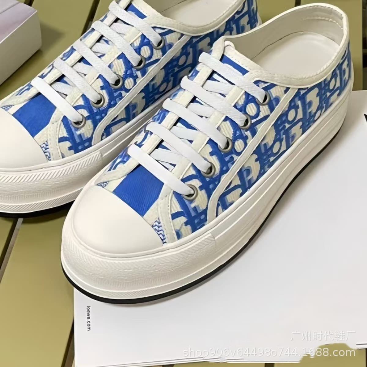 Женские парусиновые туфли с вышивкой D, новинка 2024, белые туфли на шнуровке со знаменитостями в Интернете, повседневные...