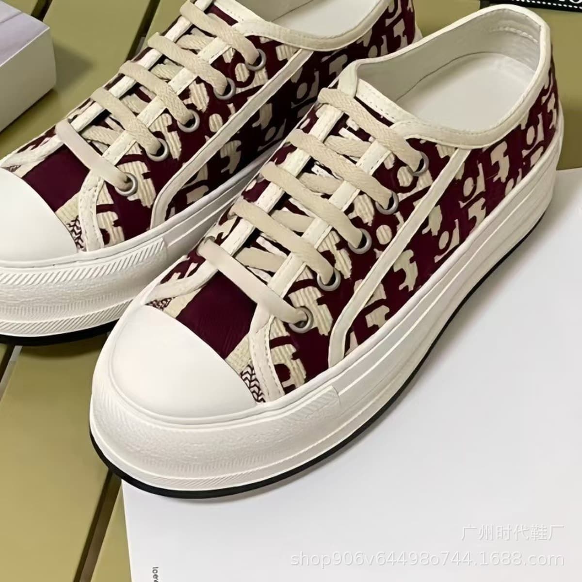 Женские парусиновые туфли с вышивкой D, новинка 2024, белые туфли на шнуровке со знаменитостями в Интернете, повседневные...