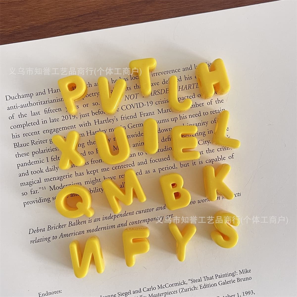 Горячая продажа акриловых буквенных бусин допамина больших перфораций