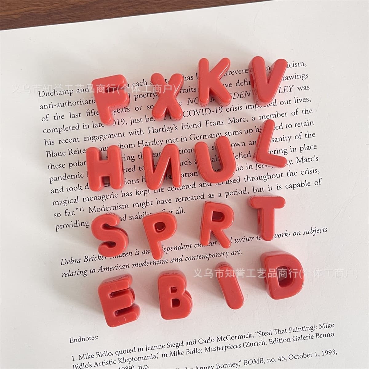 Горячая продажа акриловых буквенных бусин допамина больших перфораций