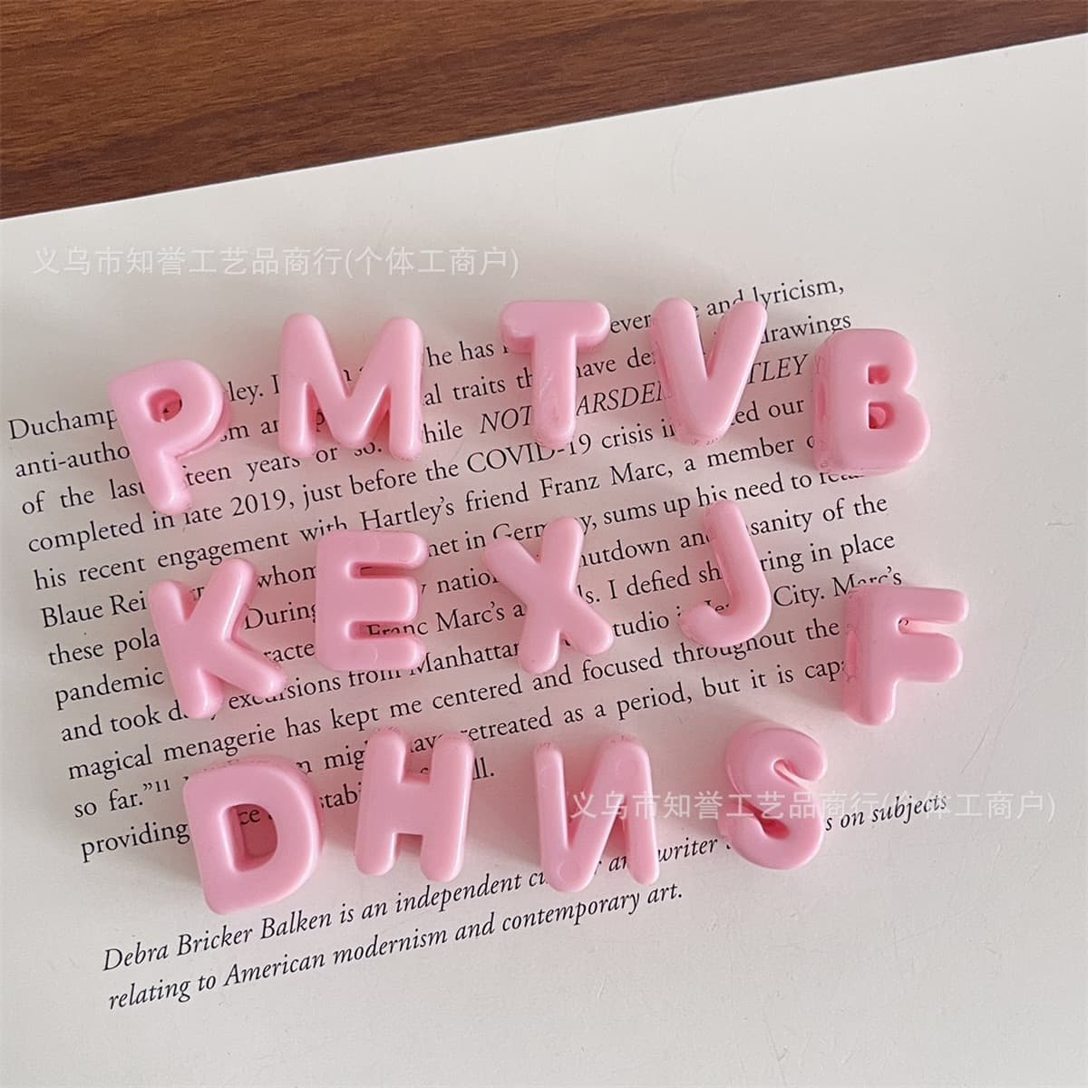 Горячая продажа акриловых буквенных бусин допамина больших перфораций