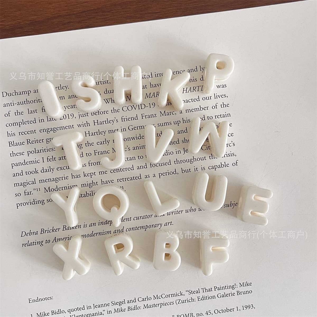 Горячая продажа акриловых буквенных бусин допамина больших перфораций