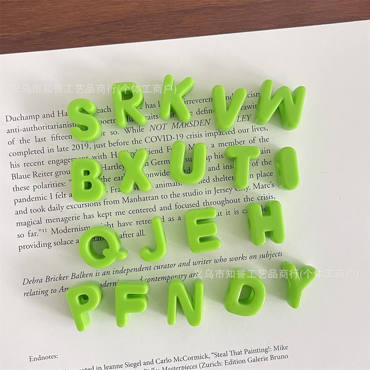 Горячая продажа акриловых буквенных бусин допамина больших перфораций