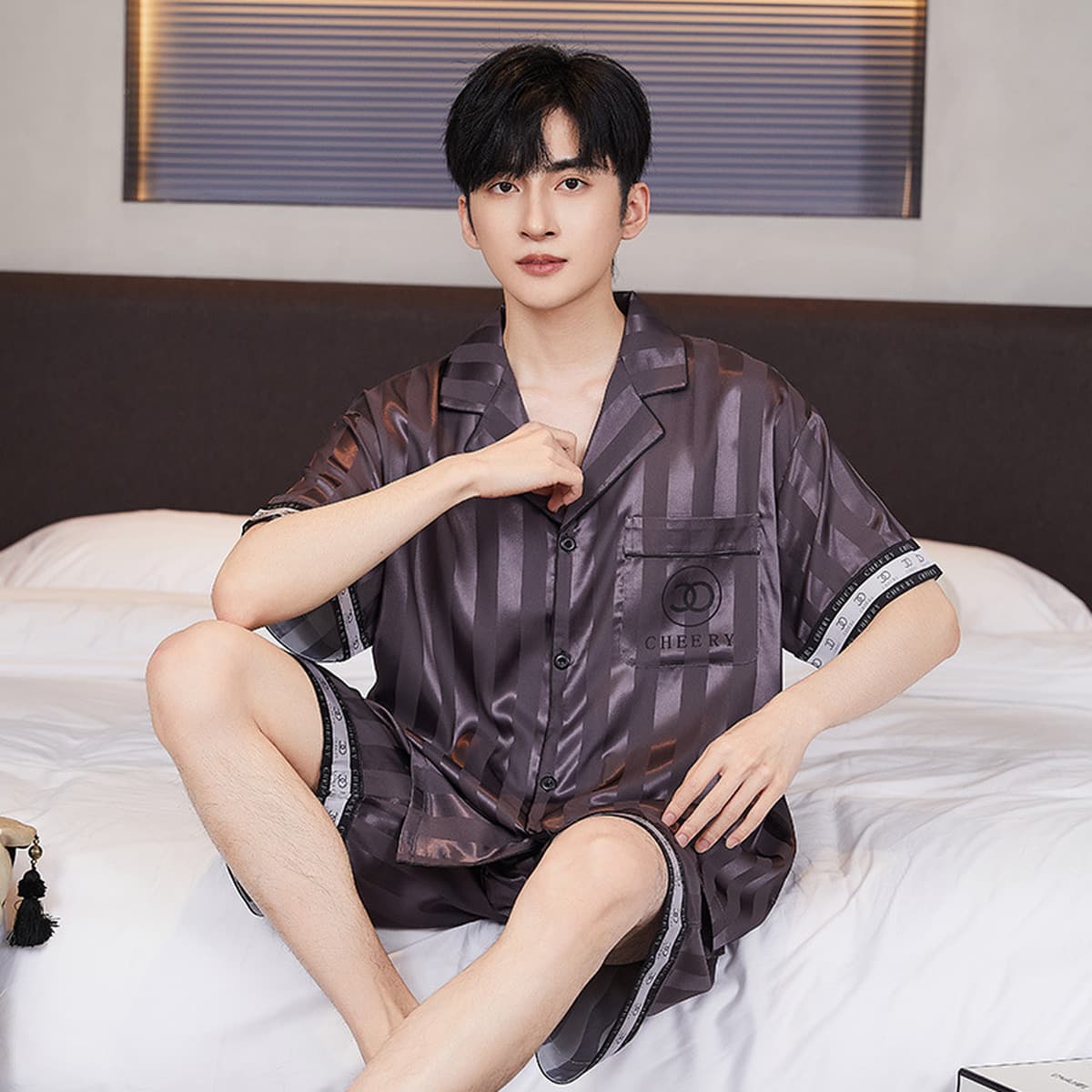 Подростковая ледяная шелковая пижама для мужчин 2025 летний минималистский кардиган тонкий шелковый костюм с короткими...