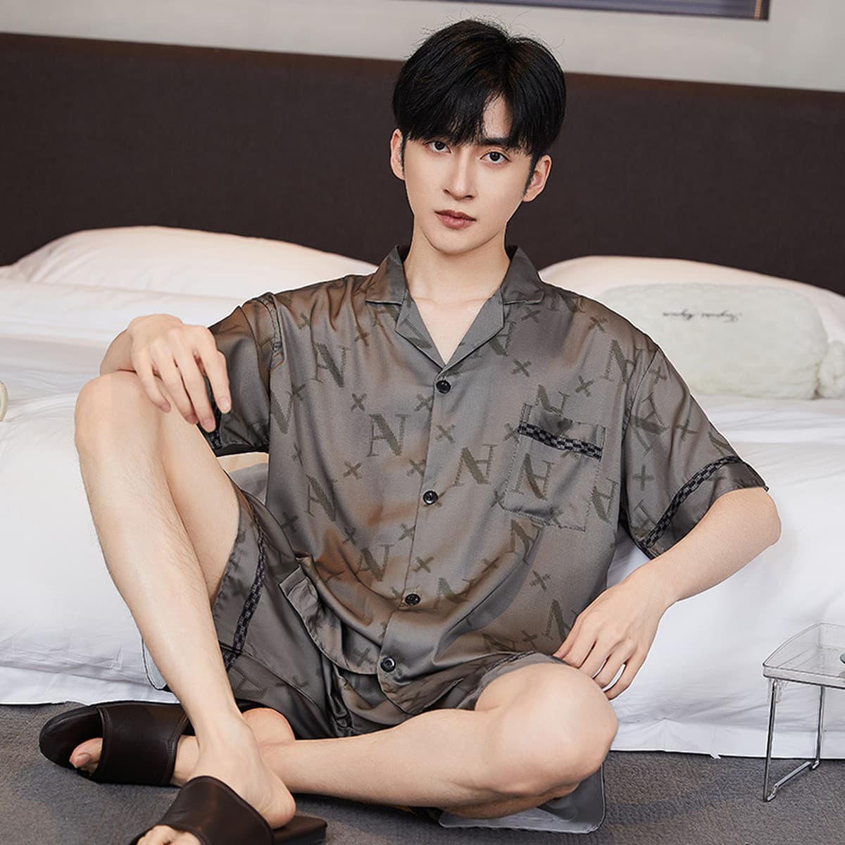 Подростковая ледяная шелковая пижама для мужчин 2025 летний минималистский кардиган тонкий шелковый костюм с короткими...