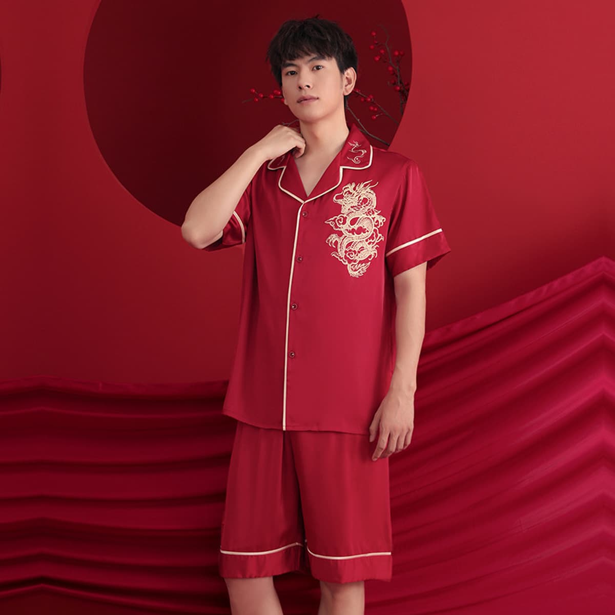 Пара пижамы красная свадебная женщина весной и осенью атласный с короткими рукавами