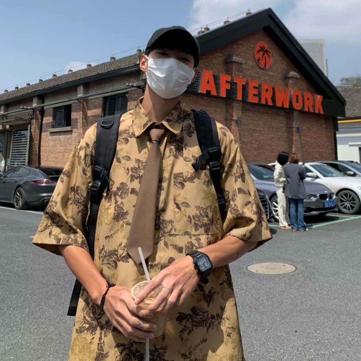 Гавайская цветочная рубашка мужская с короткими рукавами ледяной шелк прилив пляжная рубашка летняя тонкая свободная куртка...