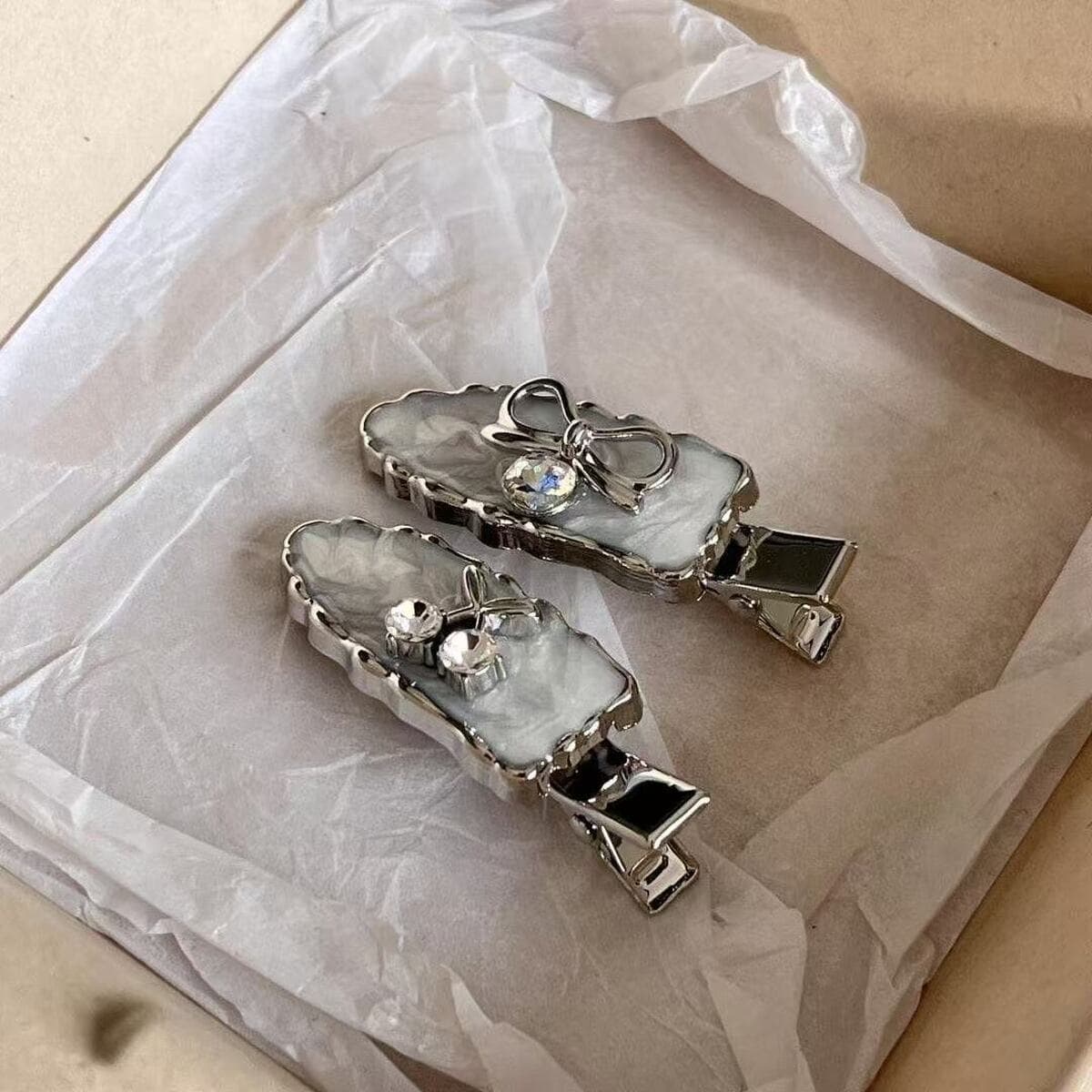 Красивая до сердца супер красивая премиум-серо-серебряная челка сломанные заколки для волос