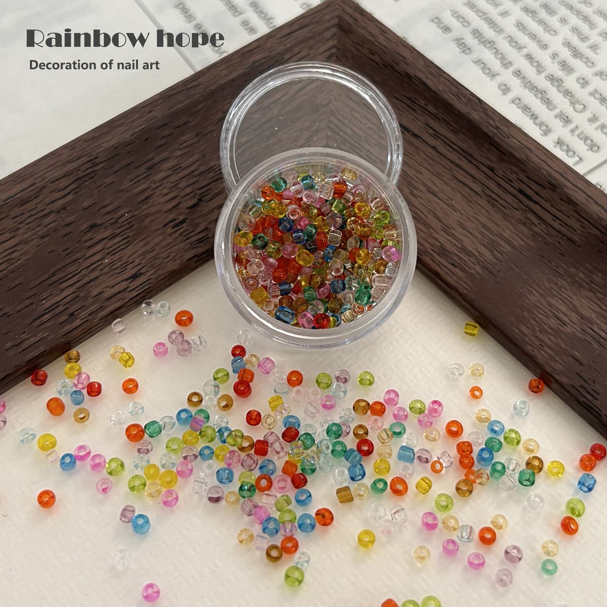 Индивидуальный материал для ногтей из бисера