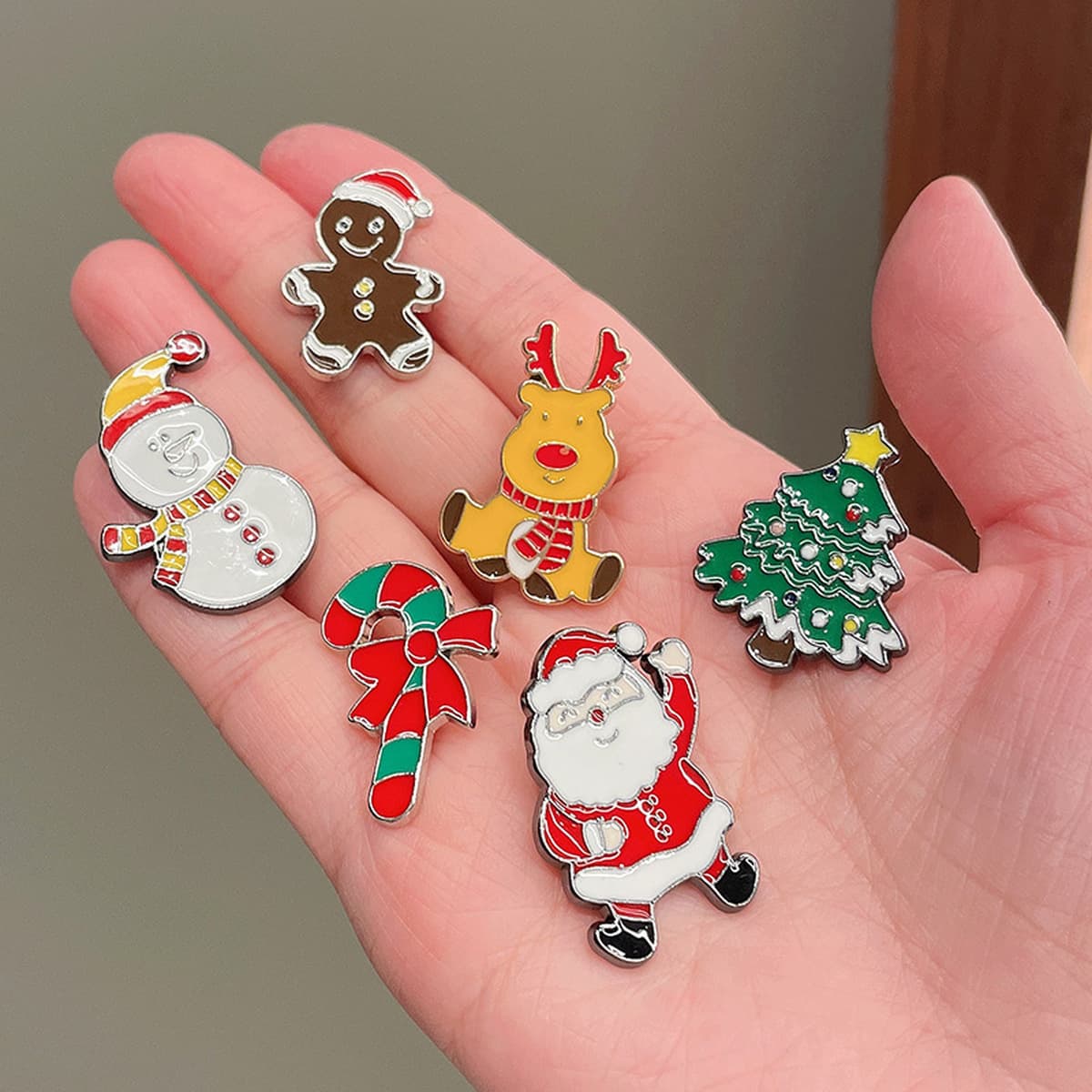 Рождественская брошь мультфильм капли масла металлический значок рождественские украшения старик дерево Лось колокольчик...