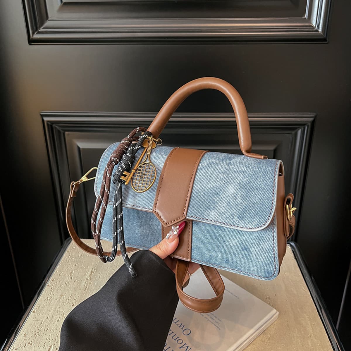 Джинсовая сумка через плечо 2025 года, весенняя, однотонная, повседневная, с подвеской, для города, маленькая квадратная...