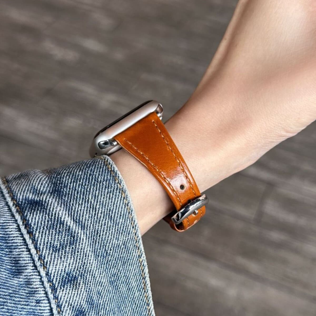 Подходит для Apple Watch iWatch 11-го поколения 987654 Ultra/SE, высококачественный тонкий глянцевый кожаный ремешок.