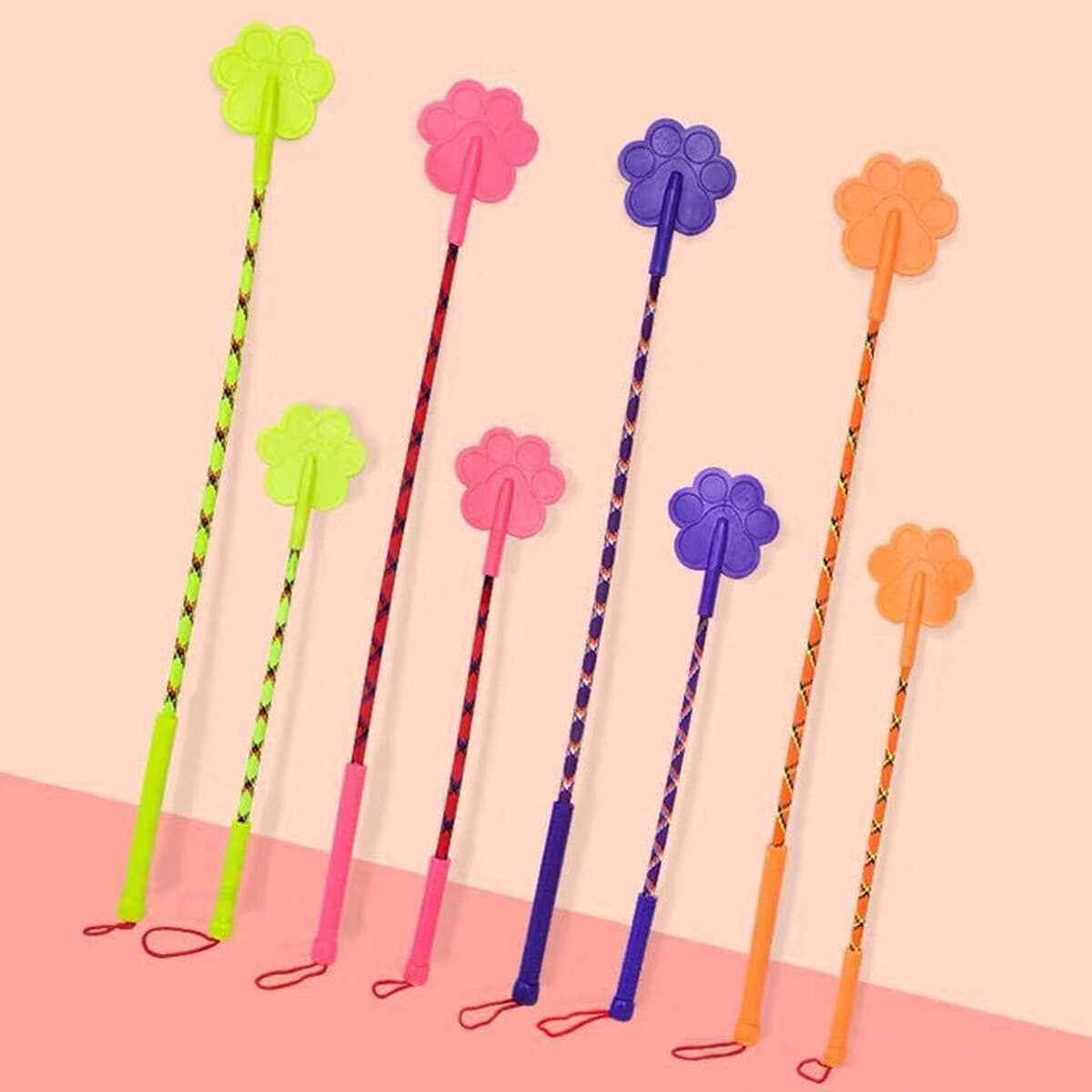 Домашние животные собаки любят стрелять, не причиняя вреда собаке