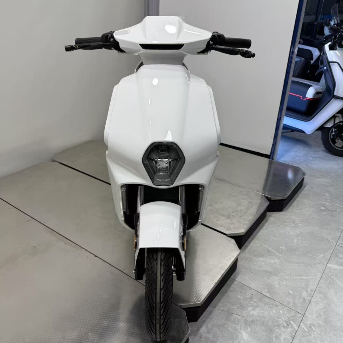 Новая модель ЕС EEC новый трансграничный экспорт дальнего и дальнего отдыха пилотируемый электромобиль скутер мотоцикл