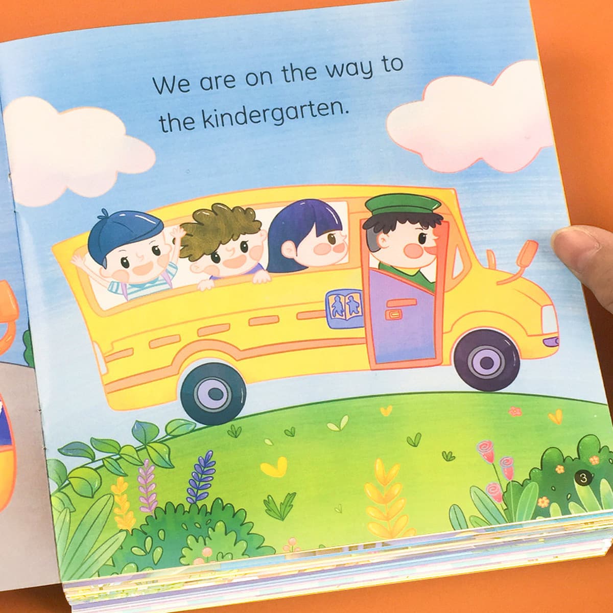 Дети 3-6 лет читают книги с картинками на английском языке