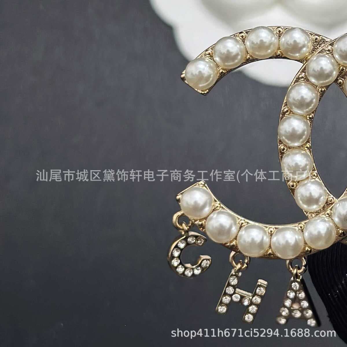 Брошь Chanel Double C с полным алмазным паве, квадратная брошь с бриллиантами и жемчугом, брошь-камелия Chanel, маленькая...