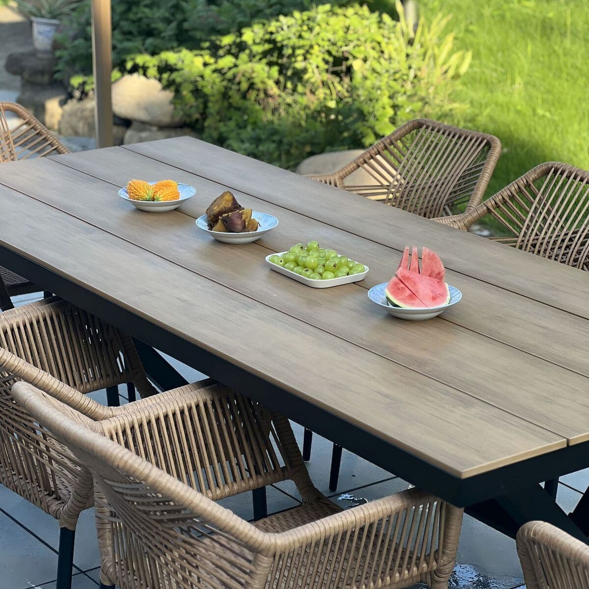 Набор уличной мебели: стол и стулья с зонтиком, плетеная мебель для виллы, двора, балкона, водонепроницаемые садовые стулья...